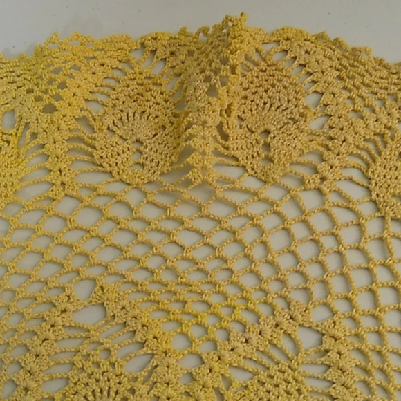 VINTAGE COTTON CROCHET BOHO 26" DIAMETER YELLOW HANDCRAFTED, CENTER TABLE SCAPE - Picture 8 of 11